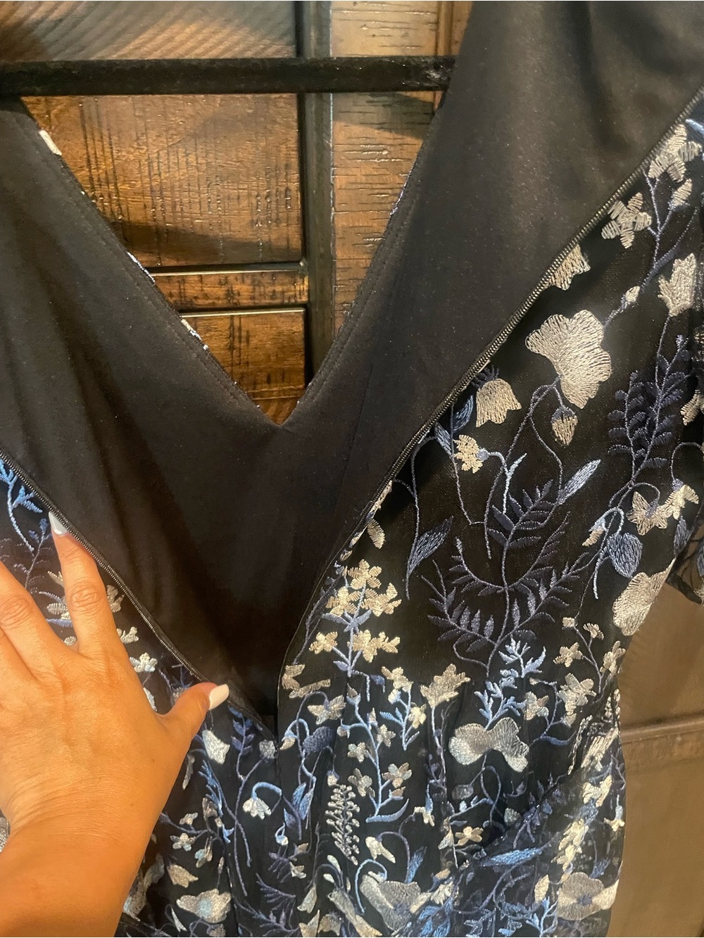Kensie Navy Blue and White Floral V-Neck Midi Dress - Picture 8 of 15